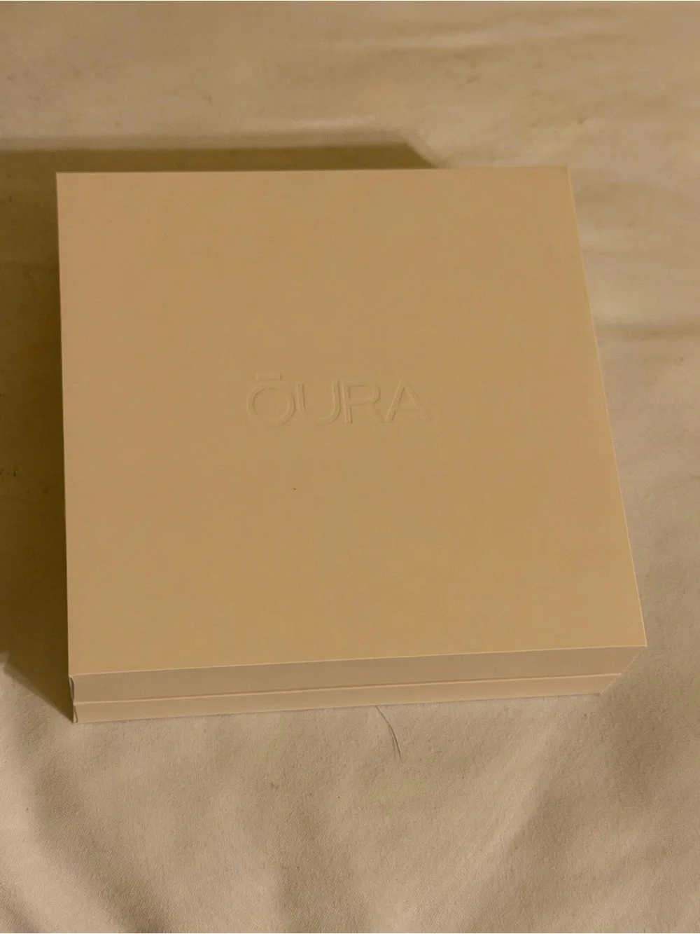 Oura Ring 4 with charger